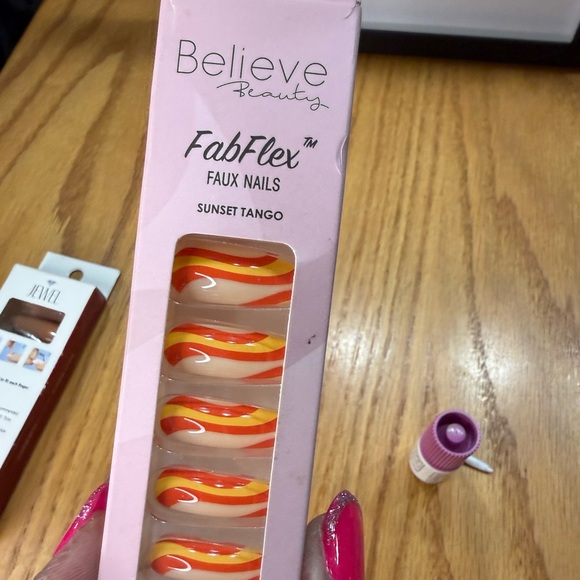 Press-On Nail Bundle 💅✨ NEW - Picture 5 of 9